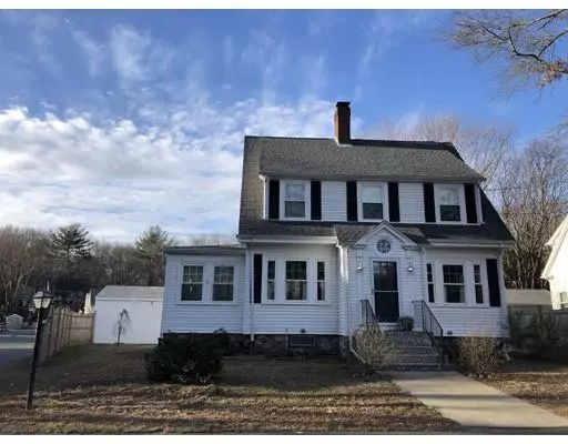 56 Pine St, Manchester, MA 01944