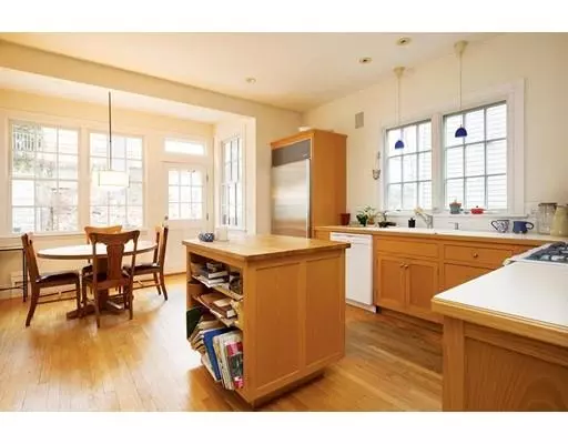 Brookline, MA 02446,60 Beals St