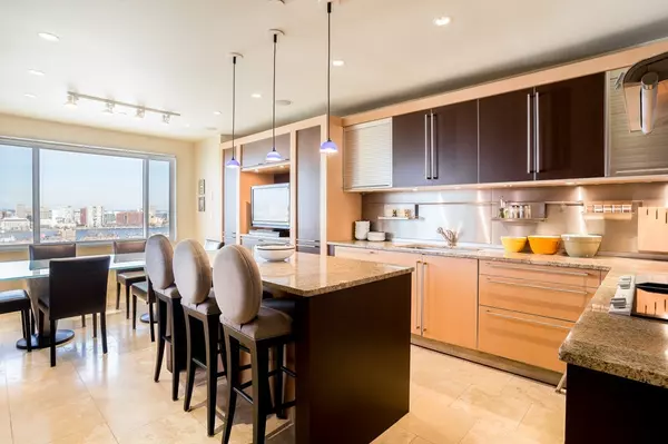 1 Huntington Ave #PH1702, Boston, MA 02116