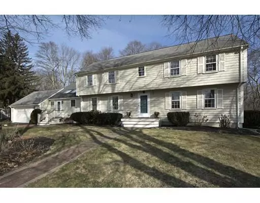 5 Woodland Dr, Cohasset, MA 02025