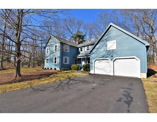 16 Fairway Lane, Medway, MA 02053