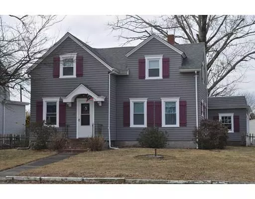 17 S Main St, Acushnet, MA 02743