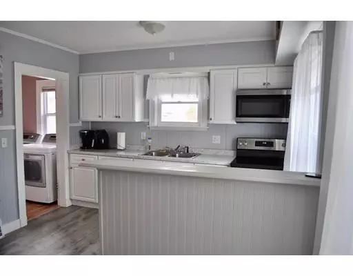 Acushnet, MA 02743,17 S Main St