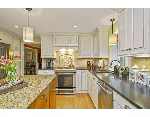 Duxbury, MA 02332,71 Brick Hill Ln