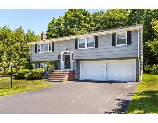 8 Wampatuck Dr, Canton, MA 02021