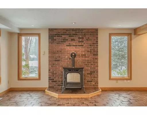 Shrewsbury, MA 01545,7 Violette Cir