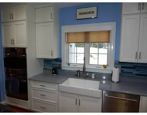 Foxboro, MA 02035,1 Bristol Ln