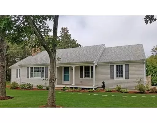 14 Willow St, Harwich, MA 02646