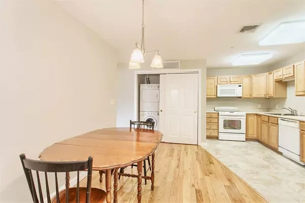 Stow, MA 01775,34 Meeting House Ln #209