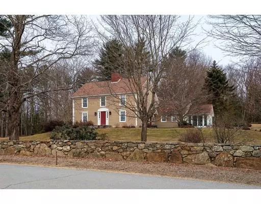 North Brookfield, MA 01535,14 Shore Rd