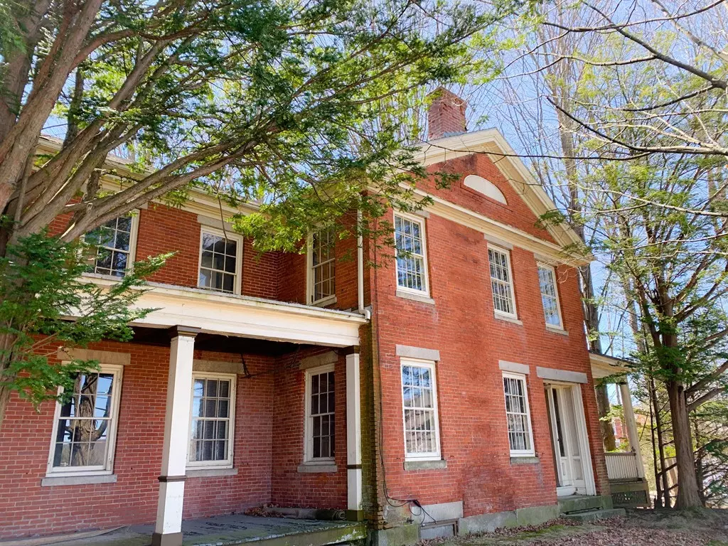 Southbridge, MA 01550,757 Main St