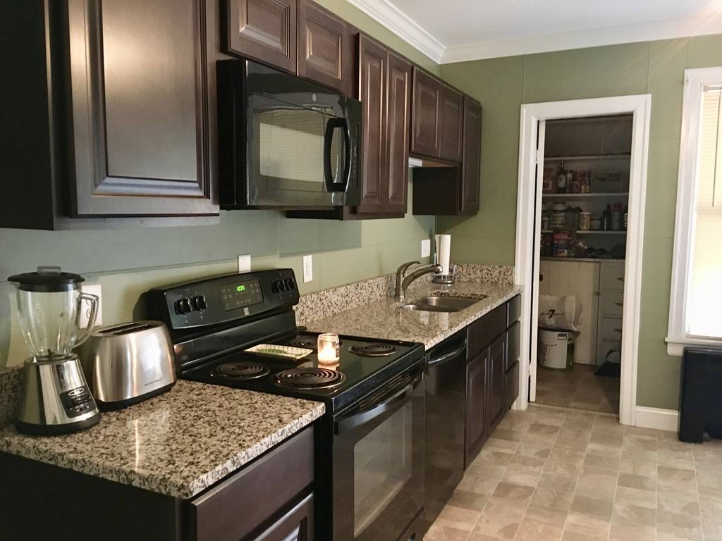 Easthampton, MA 01027,33-35 Everett St
