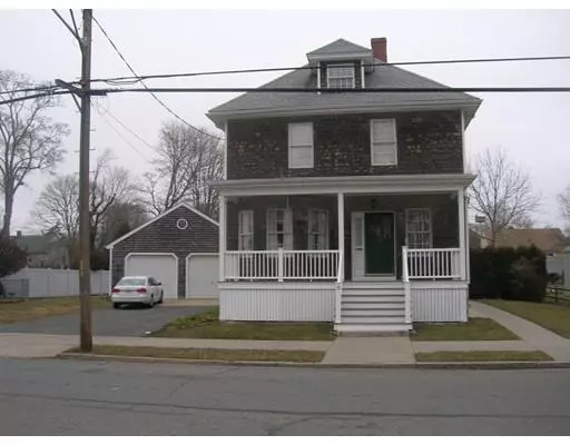 33 Laurel St, Fairhaven, MA 02719