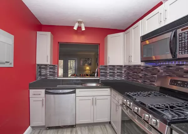 Raynham, MA 02767,105 Park Pl #105