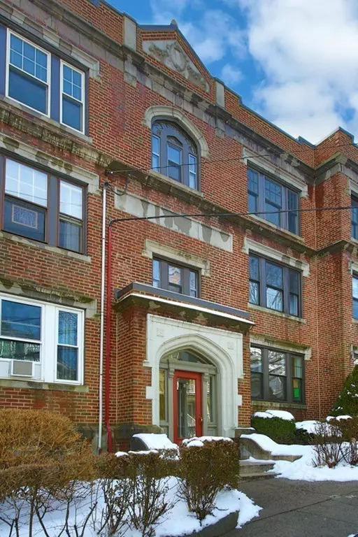 Brookline, MA 02446,26 Summit Ave #4