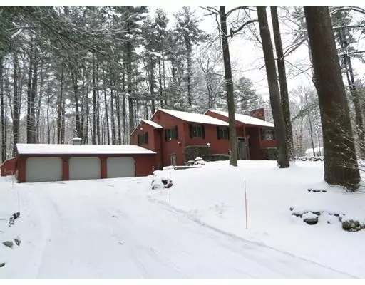 14 Old Village Rd, Sturbridge, MA 01566