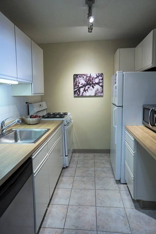 Boston, MA 02114,9 Hawthorne Pl #14H