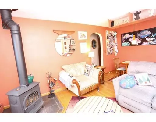 South Hadley, MA 01075,40 Garden St