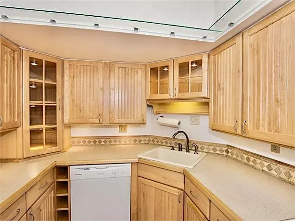 Brookline, MA 02446,125 Pleasant St #309