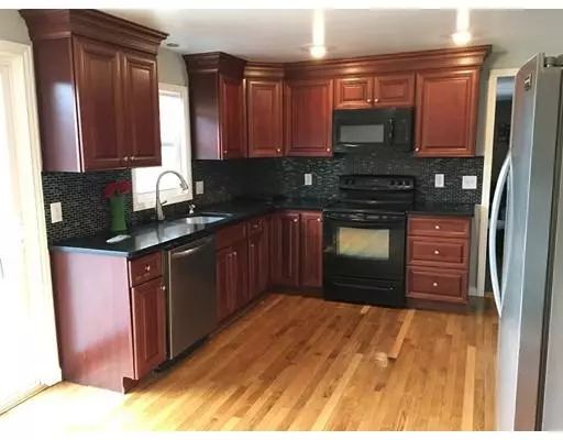 Raynham, MA 02767,424 Oak St