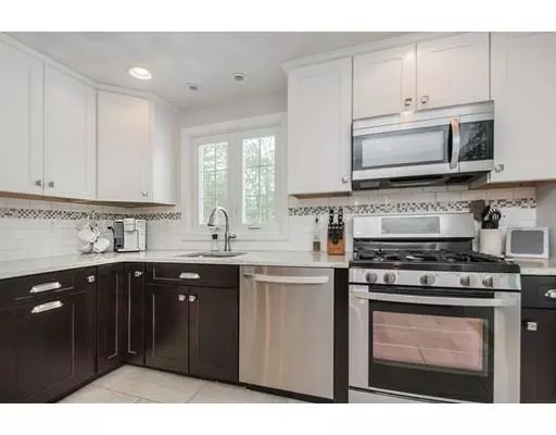 Groton, MA 01450,2 Oxbow Ln