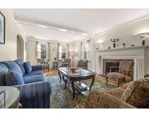 Newton, MA 02459,1019 Centre St