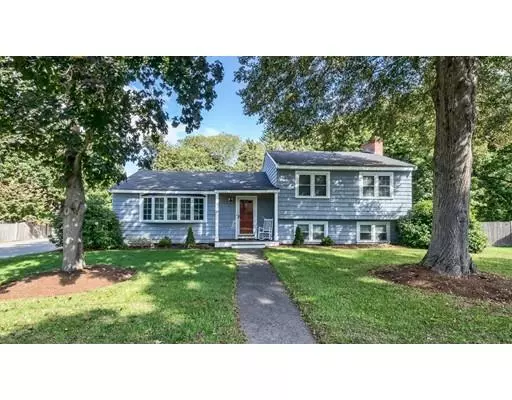 18 Homestead Cir, Hamilton, MA 01982