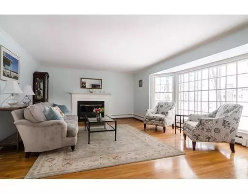 Wellesley, MA 02481,11 Trinity Court