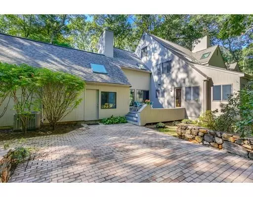 Weston, MA 02493,166 Kings Grant