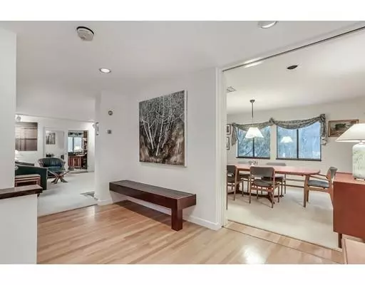 Weston, MA 02493,166 Kings Grant