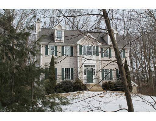 42 Prospect St, Upton, MA 01568