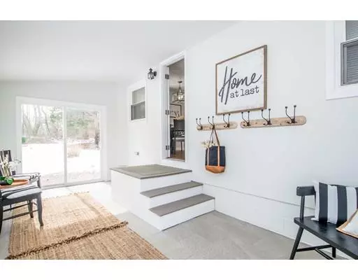 Acushnet, MA 02743,8 Whelden Ln