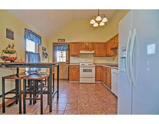 Taunton, MA 02780,80 Meadow Brook Ln