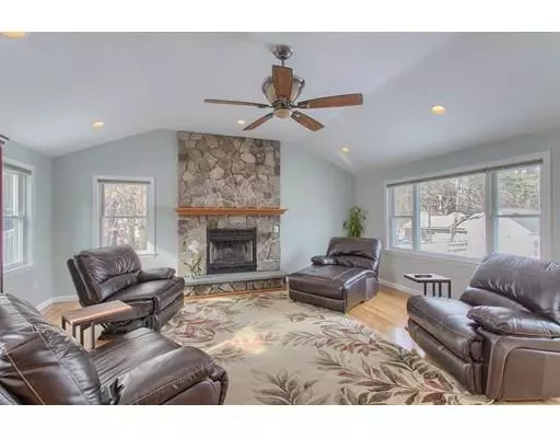 Westford, MA 01886,18 Oak Road