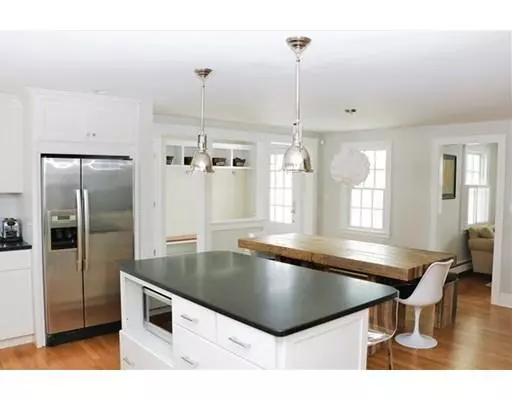 Hingham, MA 02043,8 Merrymount  Rd