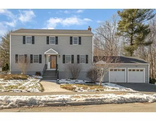 38 Holland Rd, Wakefield, MA 01880