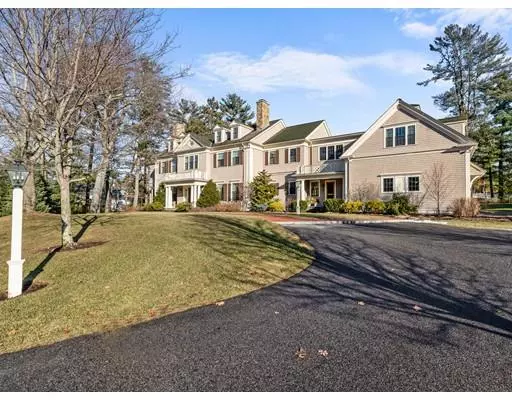 3 Buckingham Ter, Wellesley, MA 02482