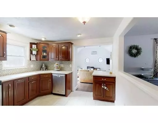 65 Knott St, Attleboro, MA 02703