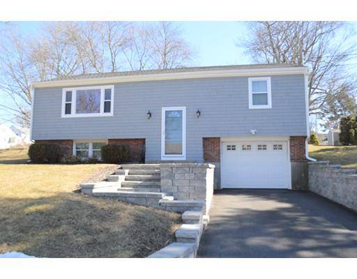 122 Chateau Dr, Somerset, MA 02726