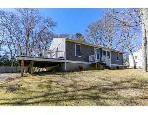 34 Autumn Dr, Mashpee, MA 02649