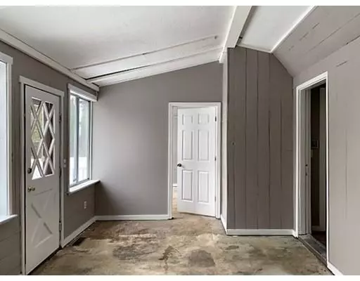 Leicester, MA 01611,4 Elmwood Ave