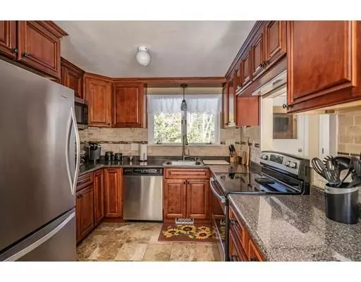 44 Stuart Pl, Westfield, MA 01085