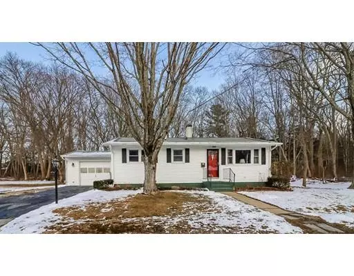 50 Coggeshall St, Dartmouth, MA 02747