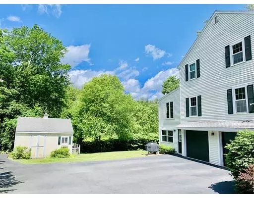 Medfield, MA 02052,5 Pilgrim Ln