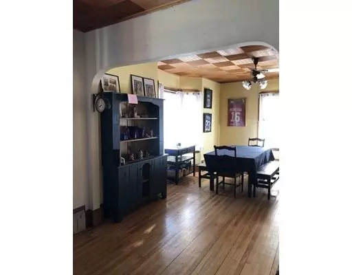 Acushnet, MA 02743,71 Middle Rd