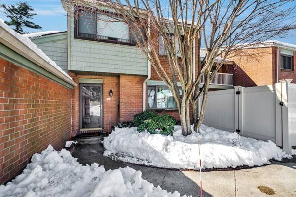 138 Greenbrook Drive #138, Stoughton, MA 02072