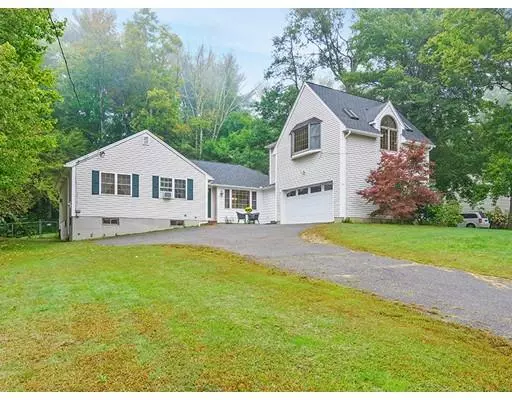 13 Blueberry Ln, Sturbridge, MA 01566