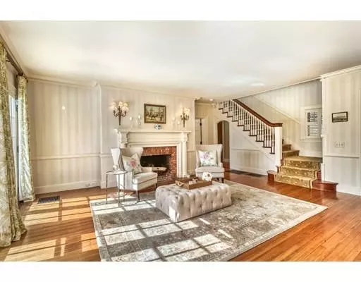 Westwood, MA 02090,665 Clapboardtree Street