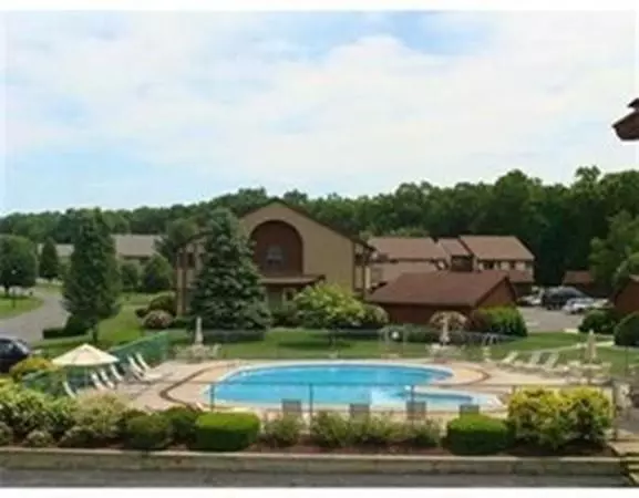 South Hadley, MA 01075,6 Pine Grove Dr #6