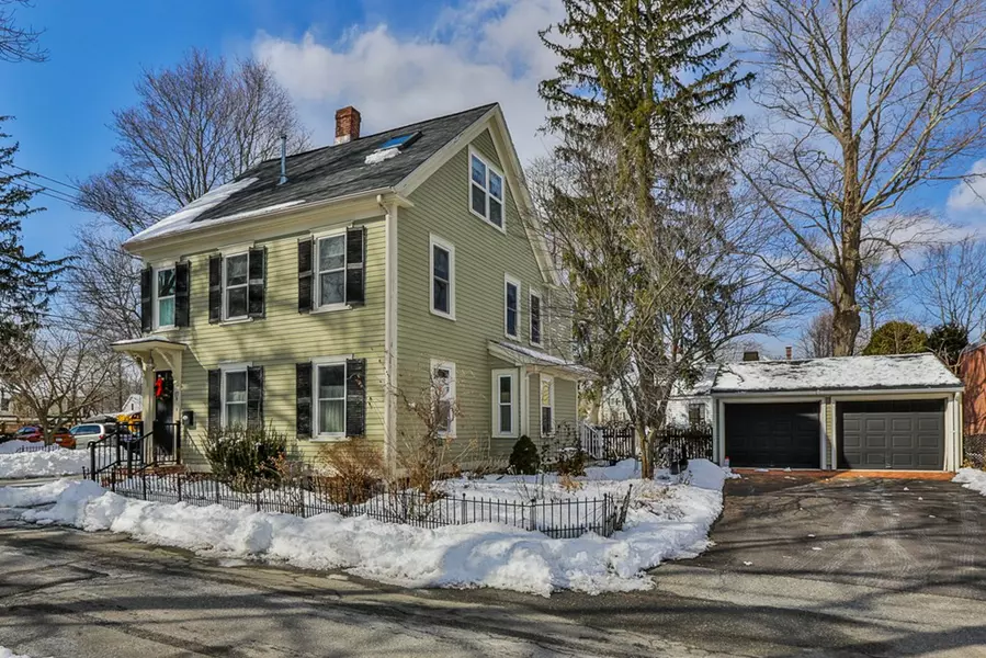 17 Pleasant St #B, Amesbury, MA 01913